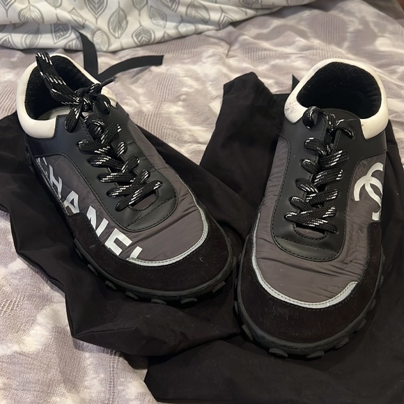 CHANEL Monochrome Lace-Up Sneakers - Picture 3 of 7